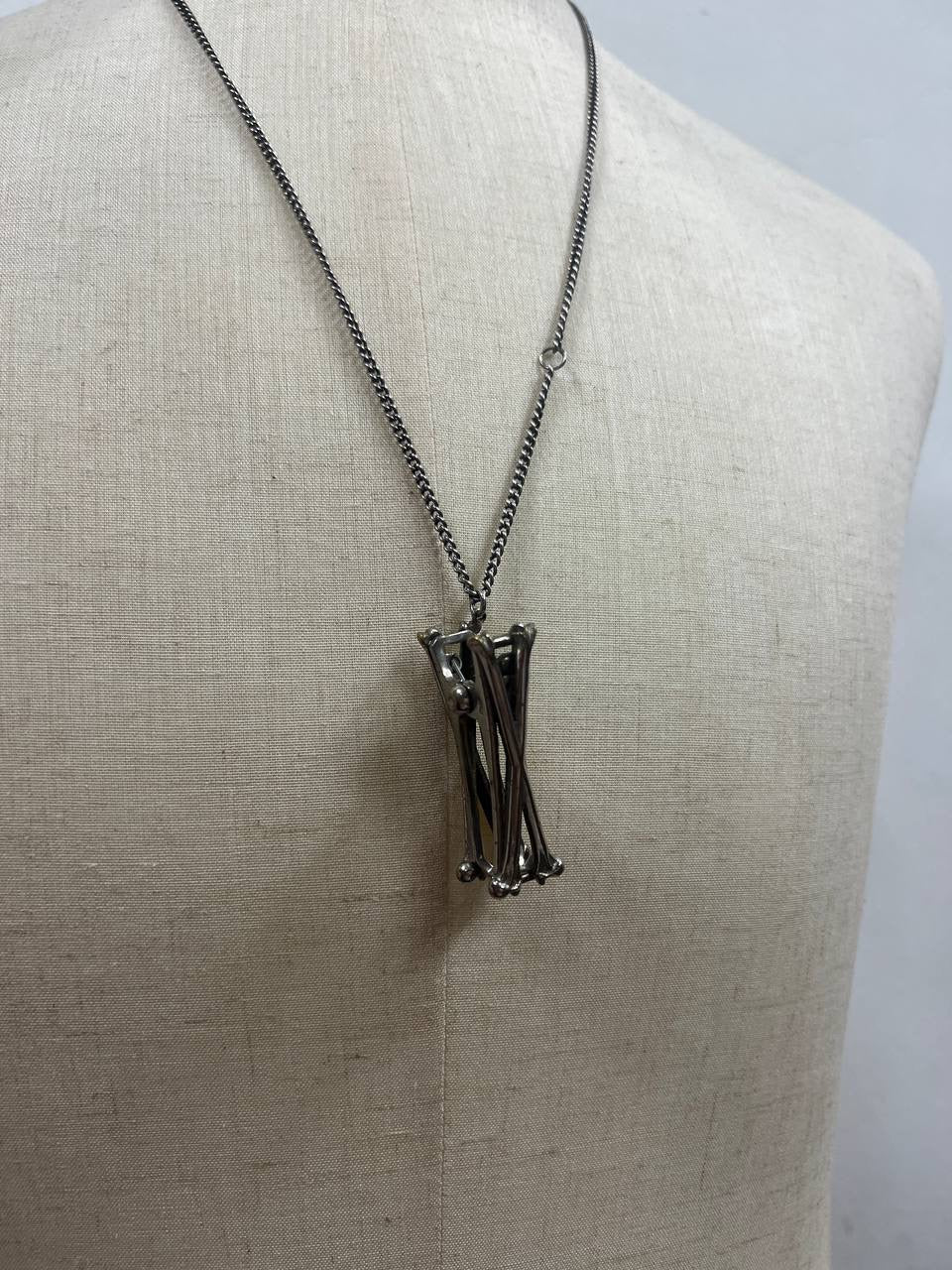 AW18 TAKAHIROMIYASHITA TheSoloist Bone Shaped Clipper Necklace