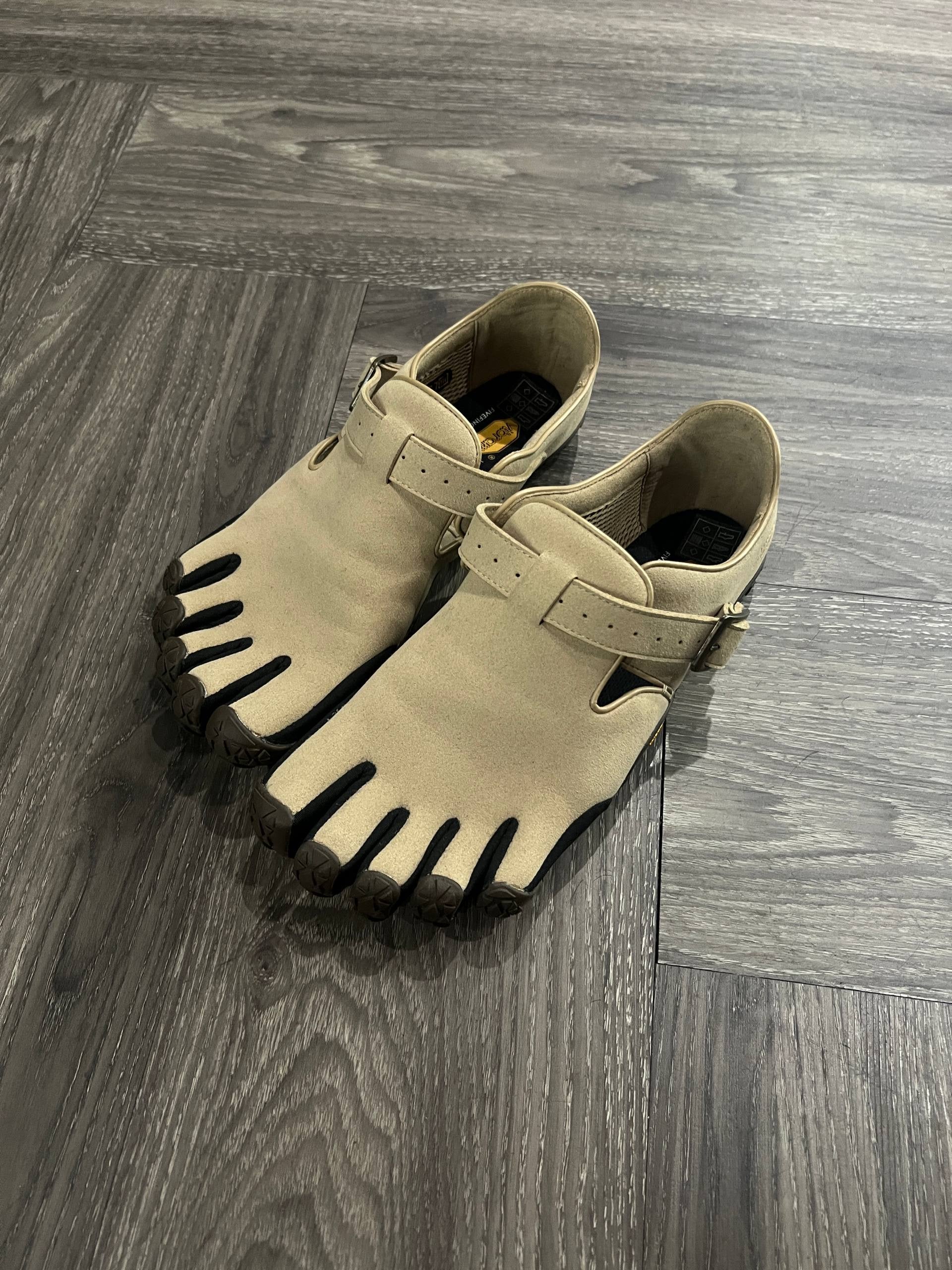 AW23 TAKAHIROMIYASHITA TheSoloist x Suicoke Suede One Strap Fivefinger