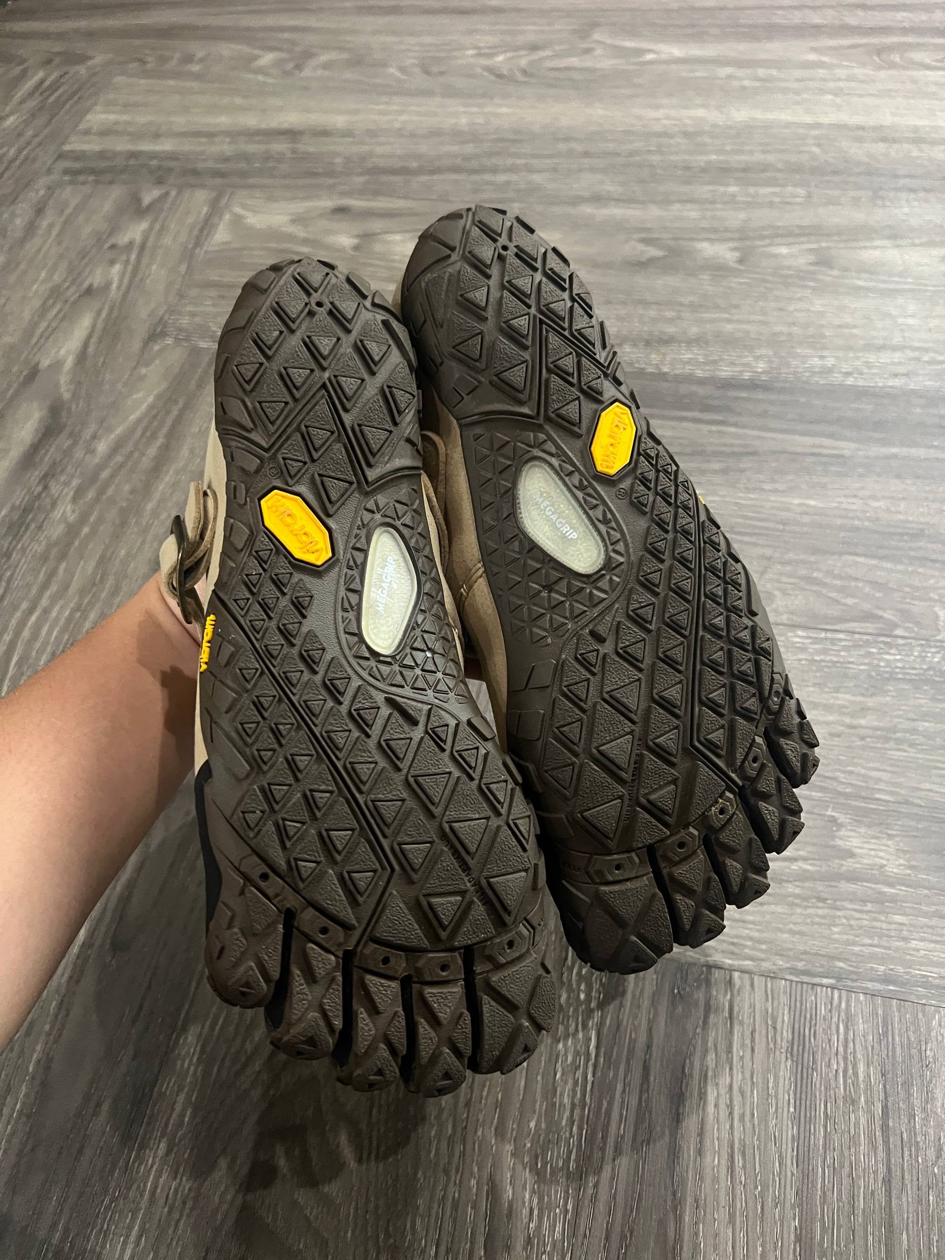 AW23 TAKAHIROMIYASHITA TheSoloist x Suicoke Suede One Strap Fivefinger