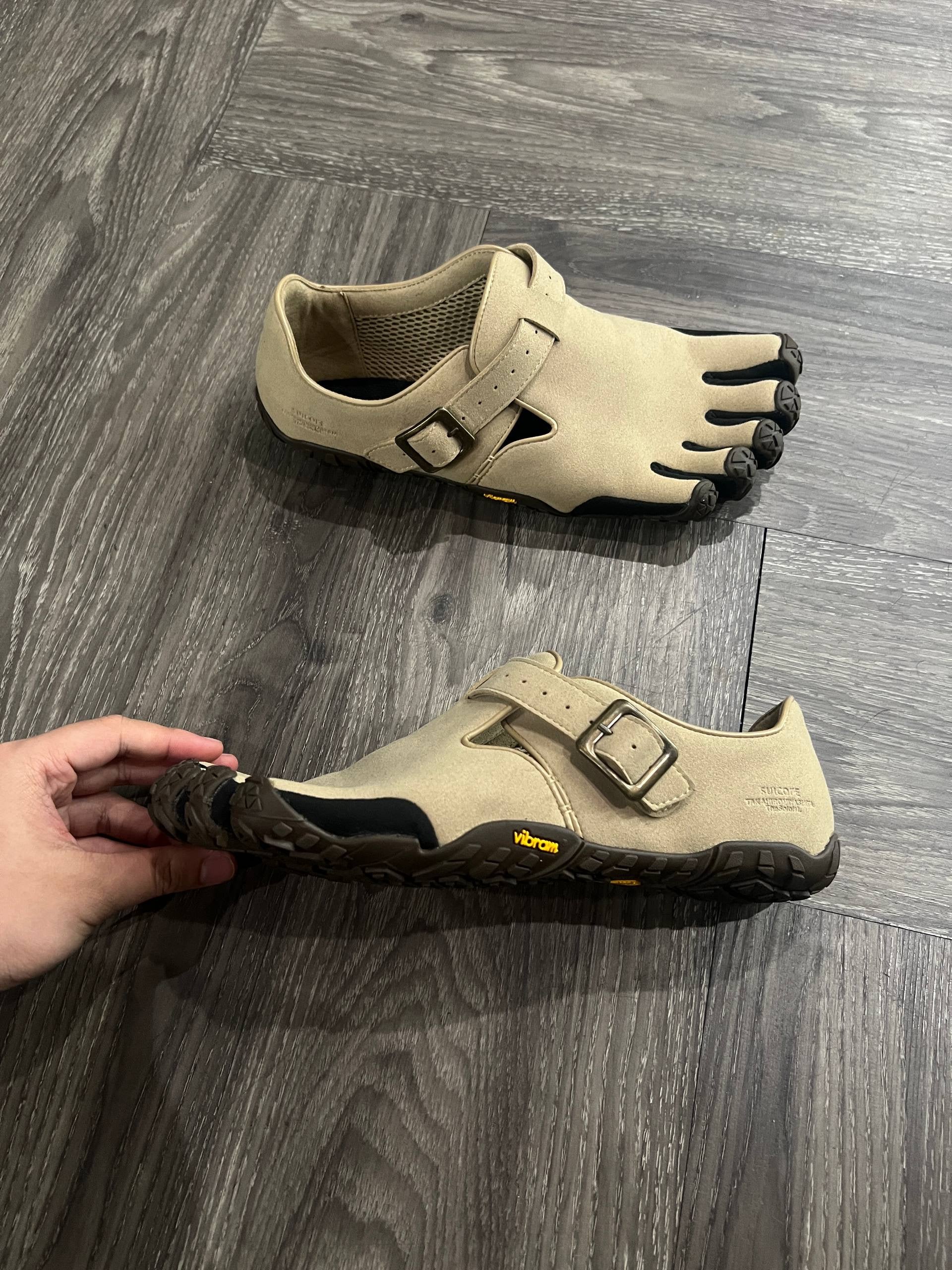 AW23 TAKAHIROMIYASHITA TheSoloist x Suicoke Suede One Strap Fivefinger